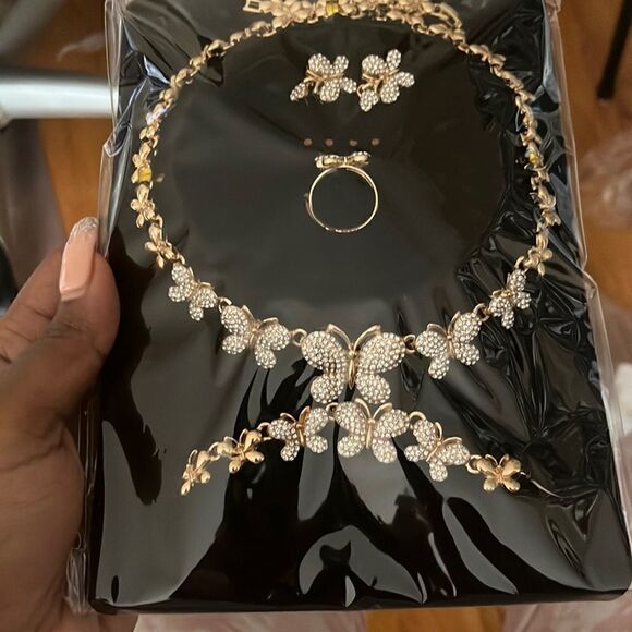 - Womens butterfly necklace set-Gold - Picture 1 of 3